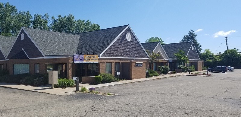 6360 Jackson Rd, Ann Arbor, MI à louer - Photo de l’immeuble – Image 1 sur 4