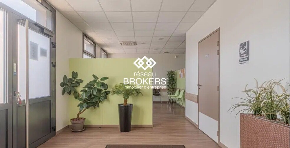 Local commercial dans Échirolles à vendre - Hall d’entrée – Image 1 sur 15