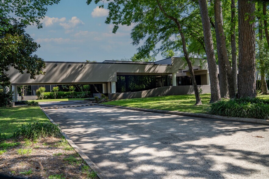 1849 Kingwood Dr, Kingwood, TX à louer - Photo principale – Image 1 sur 5