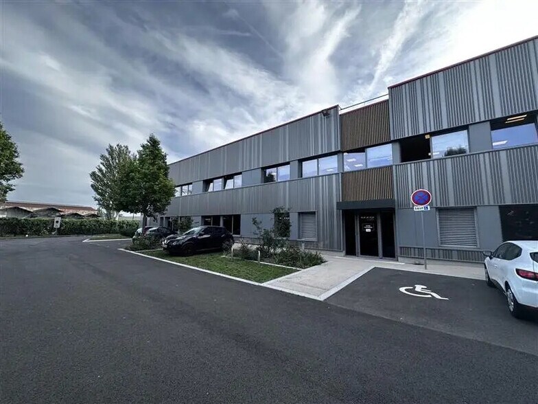 Bureau dans Le Blanc-Mesnil à louer - Photo de l’immeuble – Image 1 sur 6
