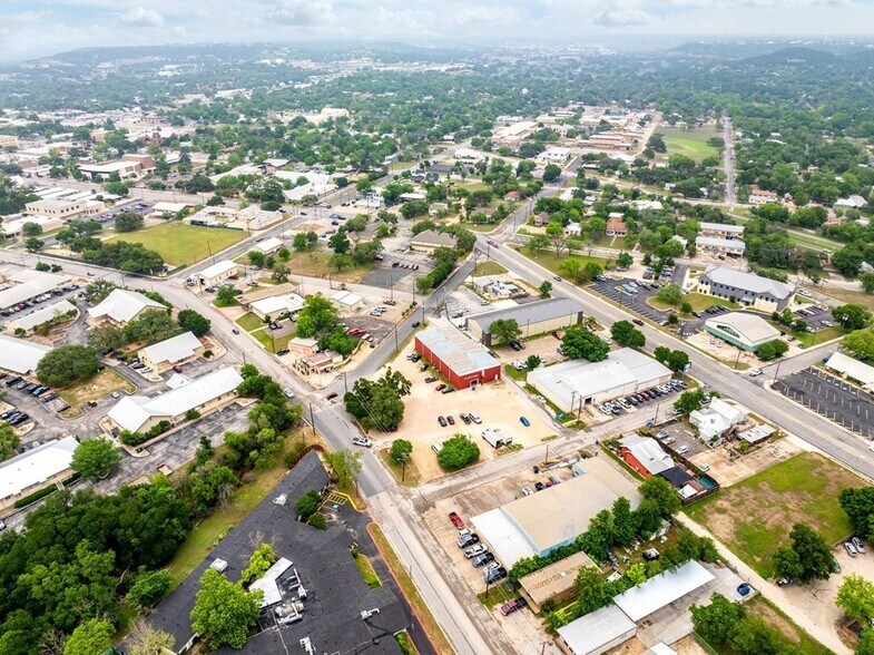 1100 Water St, Kerrville, TX à vendre - Photo de l’immeuble – Image 2 sur 28