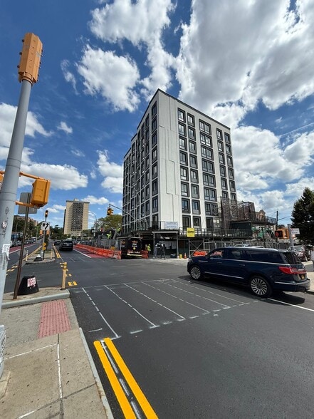 17202 Hillside Ave, Jamaica, NY à louer - Photo de l’immeuble – Image 2 sur 4