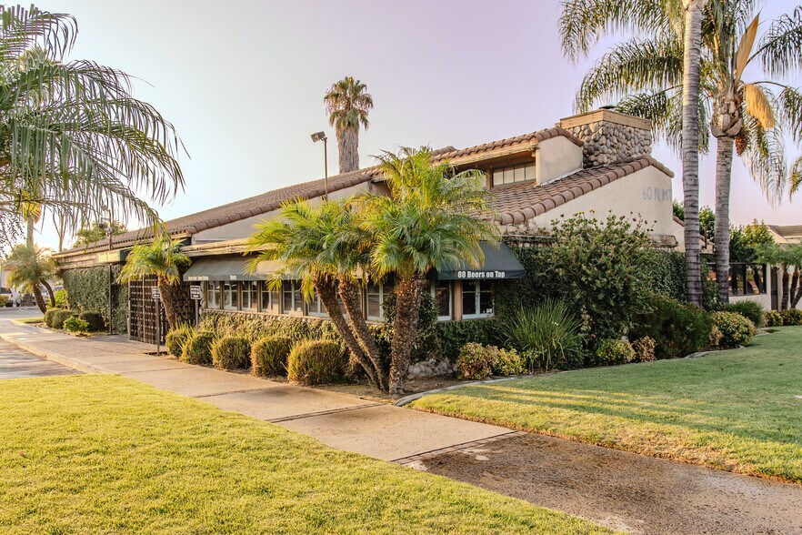 60 N Mountain Ave, Upland, CA à vendre - Photo de l’immeuble – Image 1 sur 12
