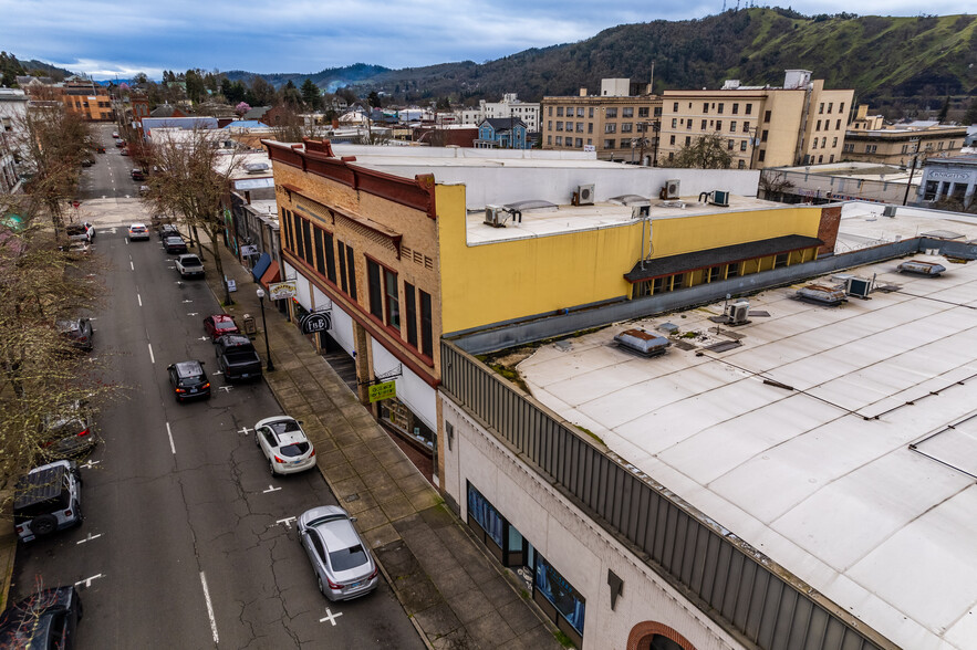 622-630 SE Jackson St, Roseburg, OR à vendre - Photo de l’immeuble – Image 2 sur 48