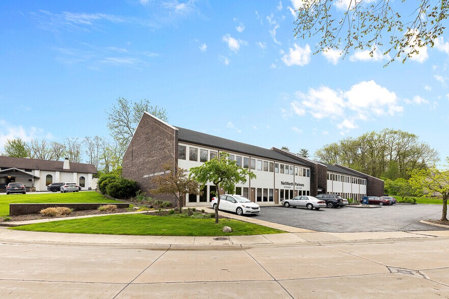 8180 Brecksville Rd, Brecksville, OH à louer - Photo de l’immeuble – Image 2 sur 28