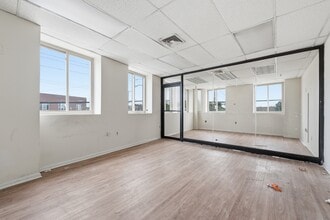 3800 E Tremont Ave, Bronx, NY à louer Photo de l’immeuble– Image 1 sur 4