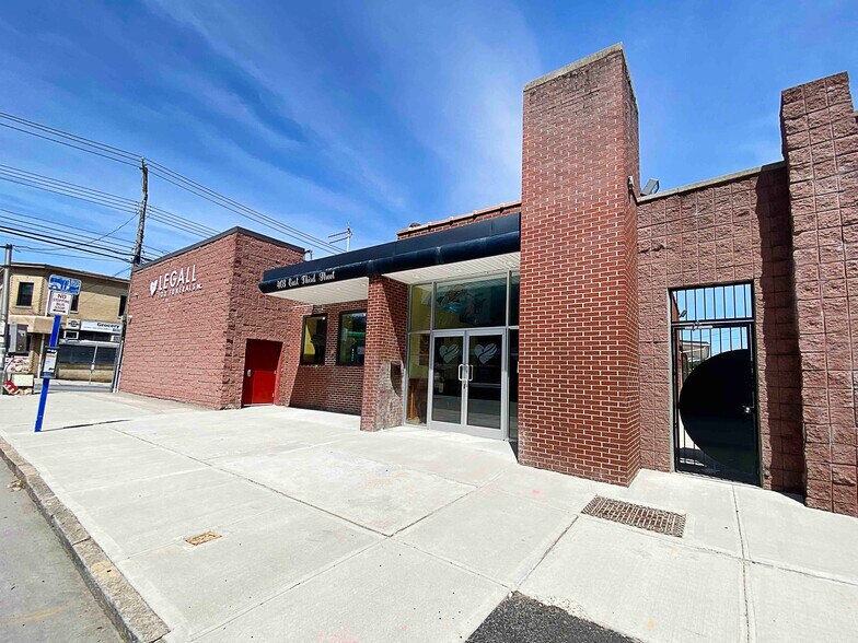 403 E 3rd St, Mount Vernon, NY à vendre - Photo de l’immeuble – Image 2 sur 23