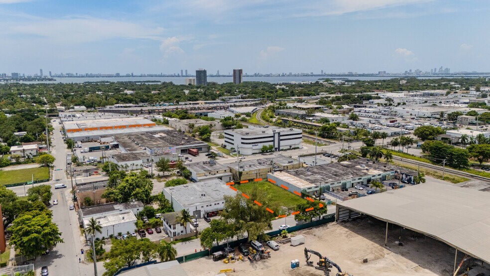 7401 NE 1st Pl, Miami, FL à louer - Photo de l’immeuble – Image 1 sur 6
