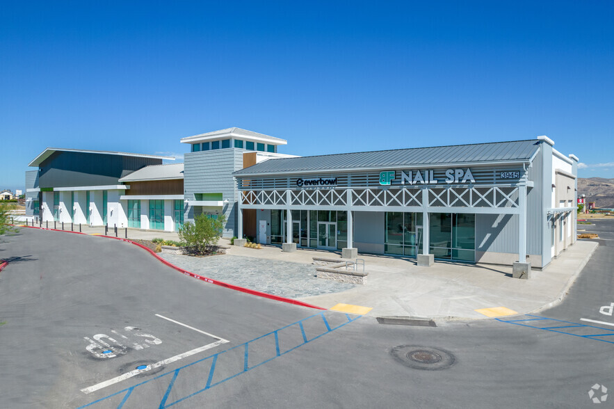 3941 Bedford Canyon Rd, Corona, CA à louer - Photo de l’immeuble – Image 1 sur 18
