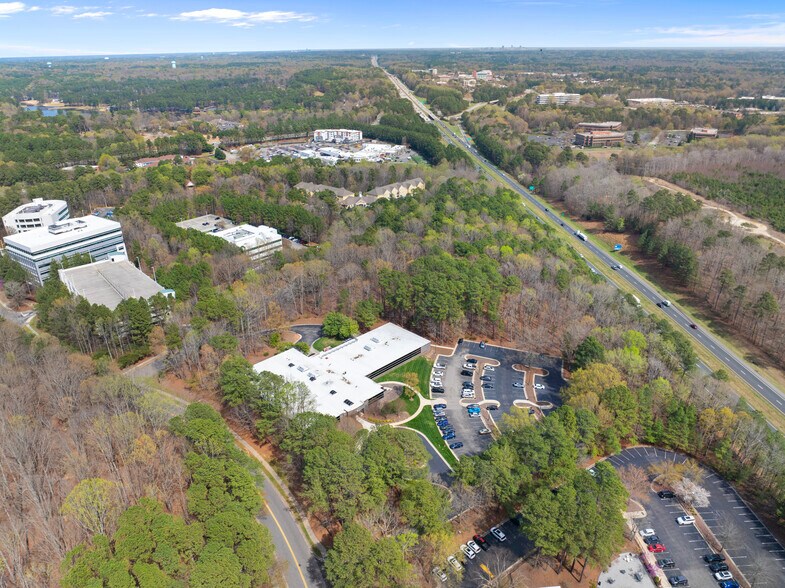 301 Gregson Dr, Cary, NC à vendre - Aérien – Image 2 sur 18