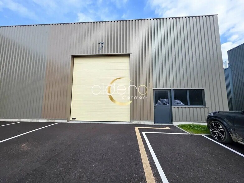 Local d’activités dans La Roche-Blanche à louer - Photo de l’immeuble – Image 2 sur 10