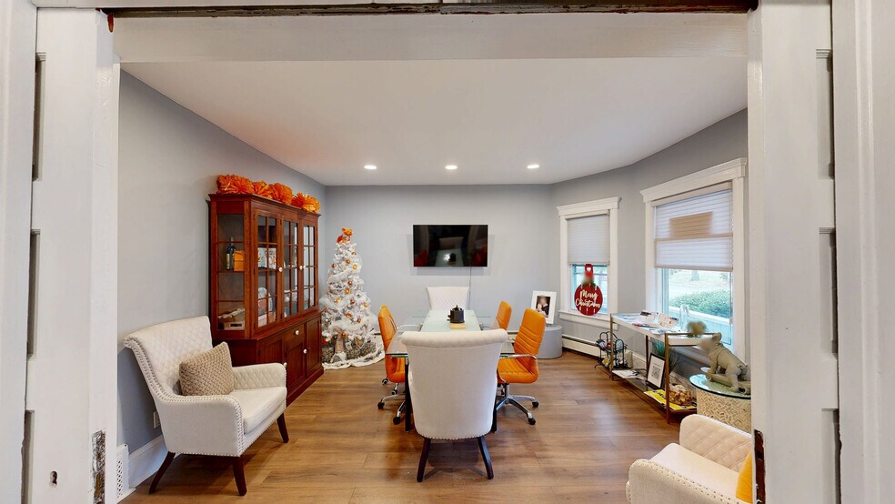 149 W Main St, Freehold, NJ à vendre - Numérisation 3D Matterport – Image 2 sur 23