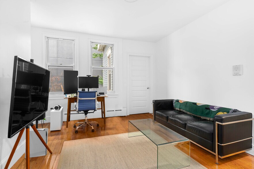 290 Leonard St, Brooklyn, NY à vendre - Photo de l’immeuble – Image 1 sur 8