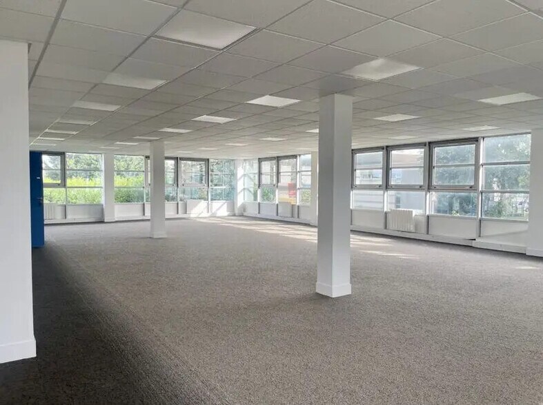 Bureau dans Mont-Saint-Aignan à louer - Photo de l’immeuble – Image 2 sur 10