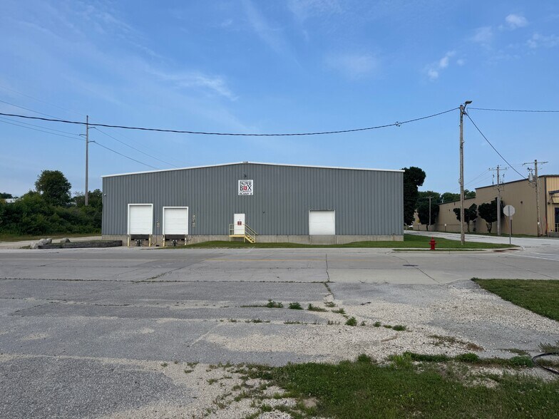 1137 Illinois Ave, Sheboygan, WI à louer - Photo de l’immeuble – Image 1 sur 5