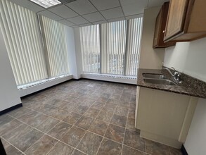 5940 W Touhy Ave, Niles, IL à louer Photo de l’immeuble– Image 2 sur 7