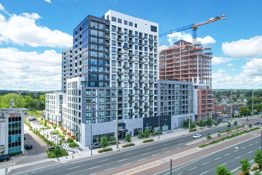 8888 Yonge St, Richmond Hill, ON à louer - Photo de l’immeuble – Image 2 sur 3