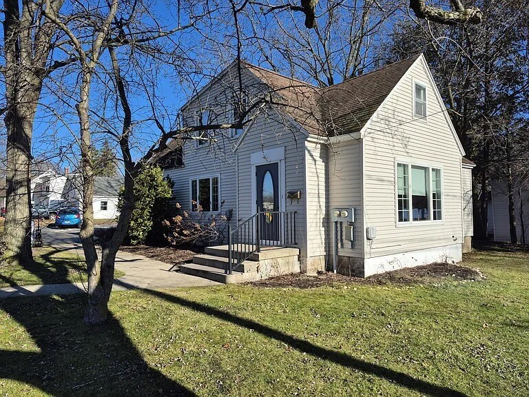 224 S Weaver Ave, Fremont, MI à vendre Photo principale– Image 1 sur 12