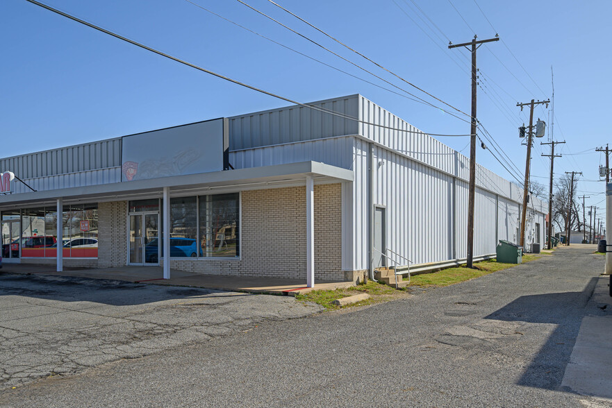 210 Armstrong Ave, Denison, TX à louer - Photo de l’immeuble – Image 1 sur 24