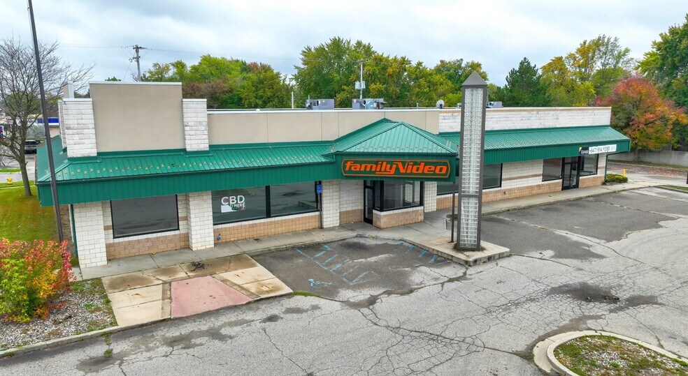 5620 S Saginaw St, Flint, MI à louer - Photo de l’immeuble – Image 1 sur 6