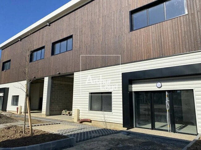 Plus de détails pour Local d’activités à vendre