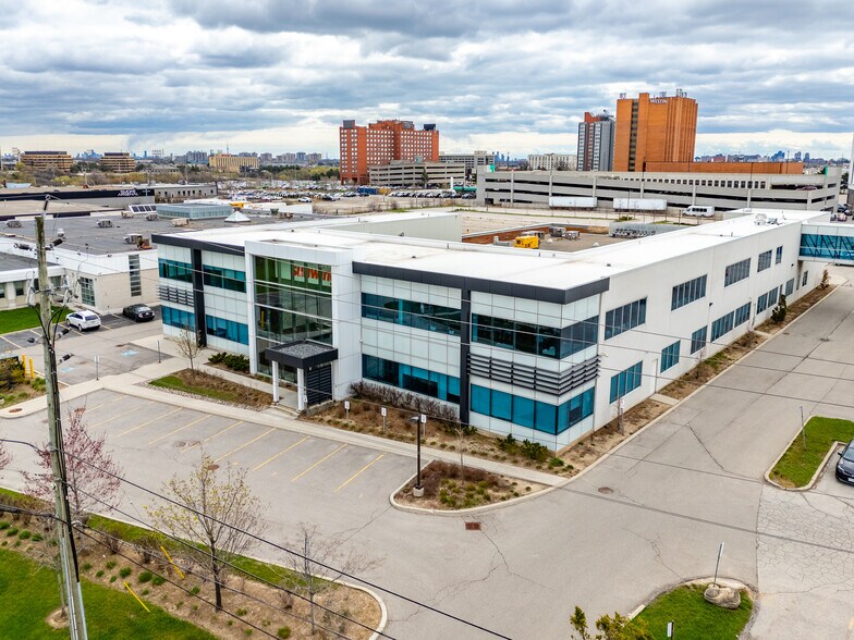27 Fasken Dr, Toronto, ON à vendre - Photo de l’immeuble – Image 3 sur 17