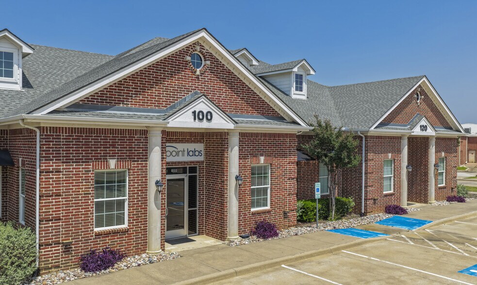 4100 Fairway Dr, Carrollton, TX à vendre - Photo de l’immeuble – Image 2 sur 11