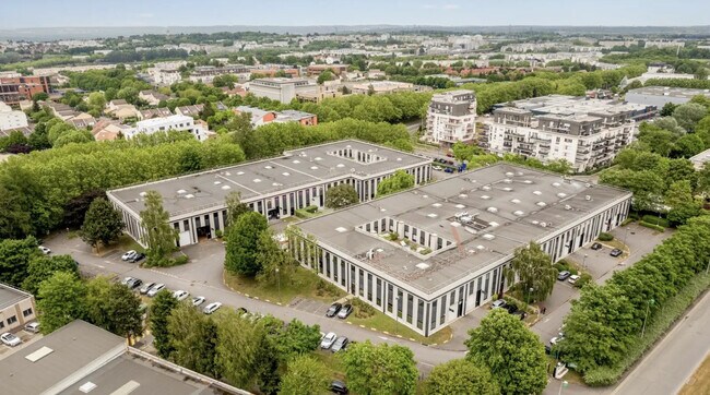 Plus de détails pour Local d'activités à louer