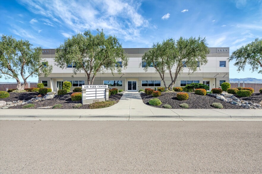 1851 Airway Dr, Hollister, CA à louer - Photo de l’immeuble – Image 3 sur 33