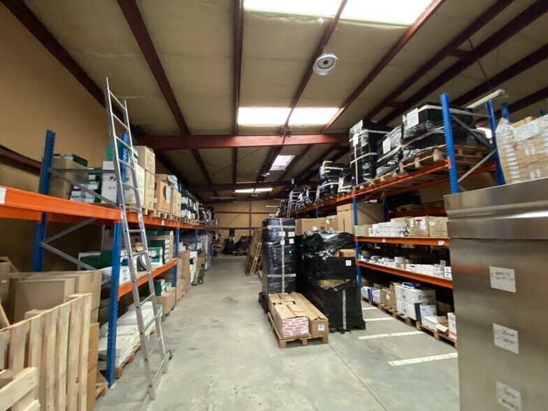 Local d'activités dans Gradignan à vendre - Photo de l’immeuble – Image 2 sur 7