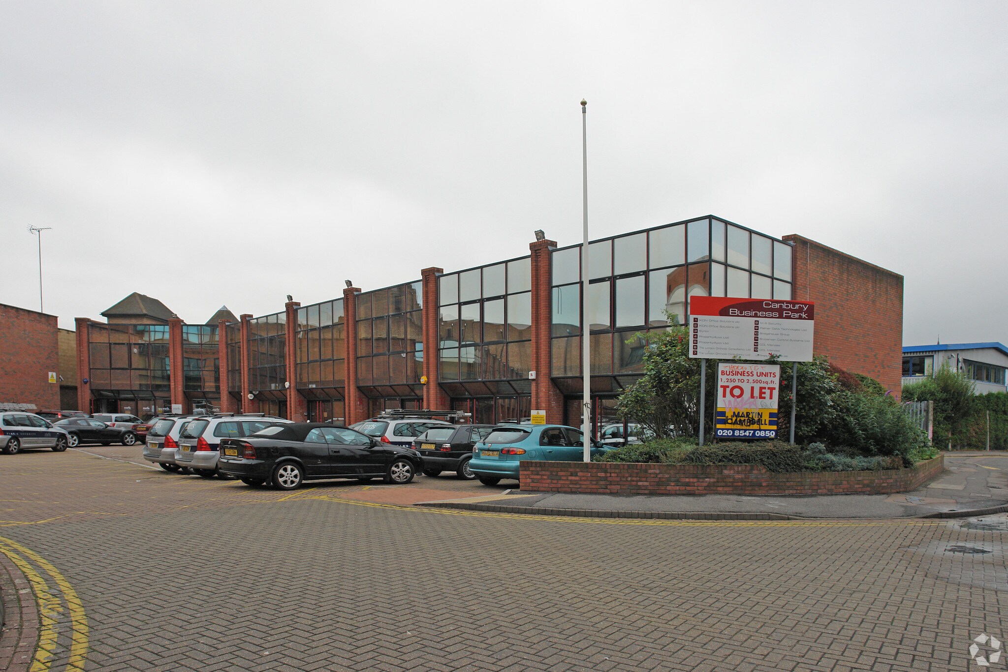 Elm Cres, Kingston Upon Thames à louer Photo principale– Image 1 sur 7