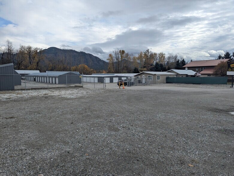 2194-2198 Sand Canyon Rd, Chewelah, WA à vendre - Photo de l’immeuble – Image 2 sur 4