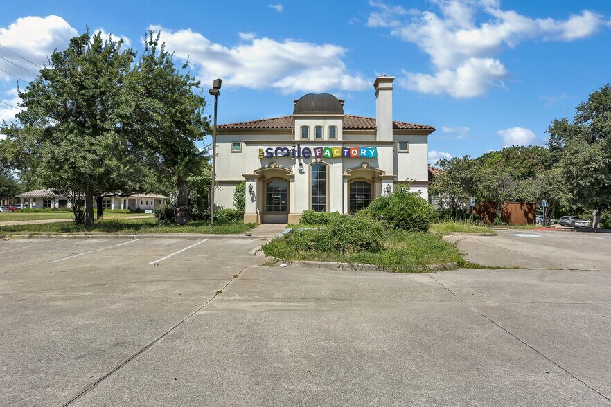 2628 Matlock Rd, Arlington, TX à vendre - Photo de l’immeuble – Image 2 sur 55