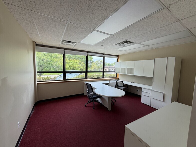 80 Skyline Dr, Plainview, NY à louer - Photo intérieure – Image 3 sur 19