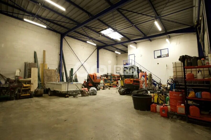 Local d’activités dans Neuville-sur-Saône à louer - Photo de l’immeuble – Image 2 sur 7