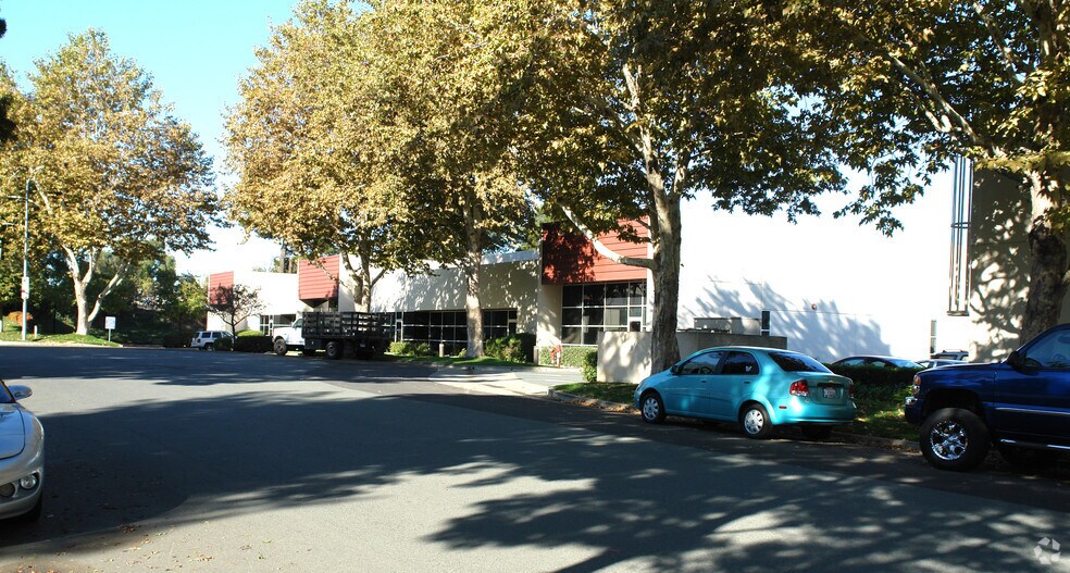 2441 Sprig Ct, Concord, CA à louer - Photo de l’immeuble – Image 2 sur 8