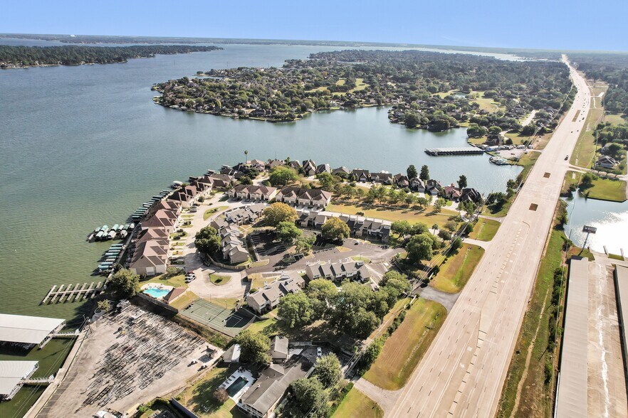 17578 Highway 105, Montgomery, TX à vendre - Photo de l’immeuble – Image 3 sur 38