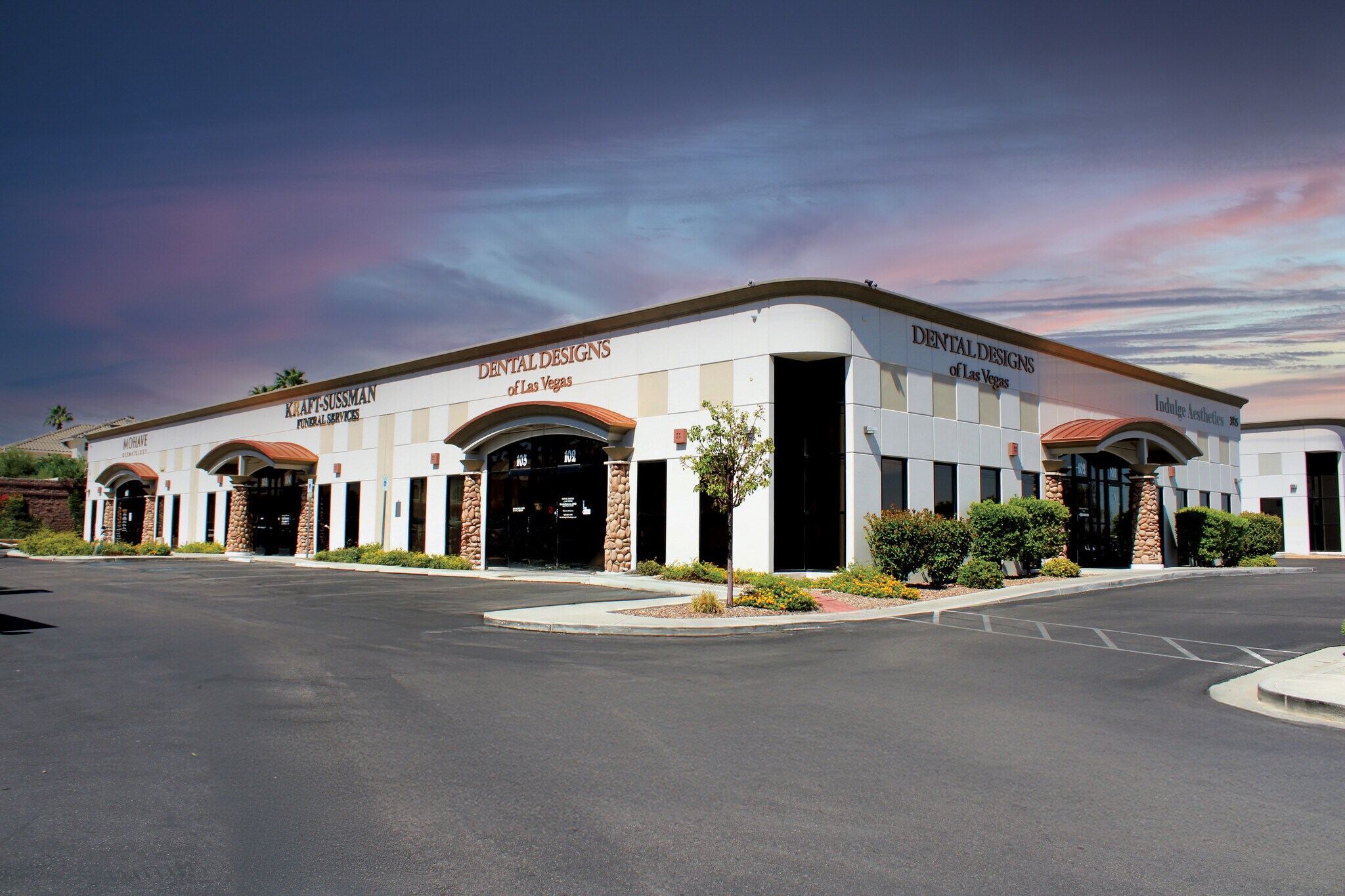 3975 S Durango Dr, Las Vegas, NV à vendre Photo de l’immeuble– Image 1 sur 12