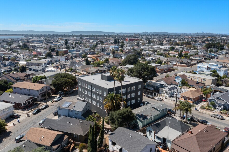 2100 51st Ave, Oakland, CA à vendre - Photo de l’immeuble – Image 2 sur 46