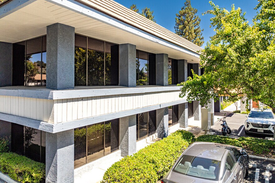 699 Hampshire Rd, Westlake Village, CA à louer - Photo de l’immeuble – Image 3 sur 6