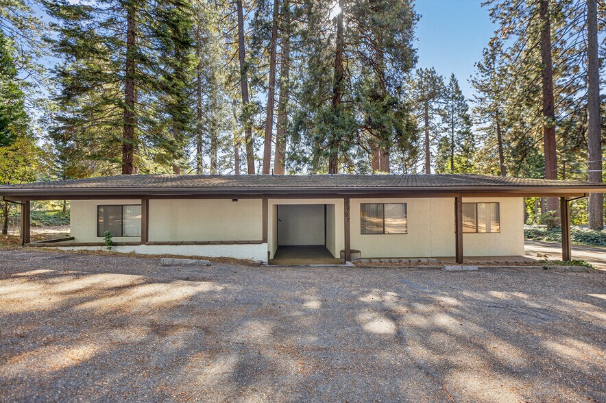 5897 Pony Express Trl, Pollock Pines, CA à vendre - Photo de l’immeuble – Image 3 sur 37