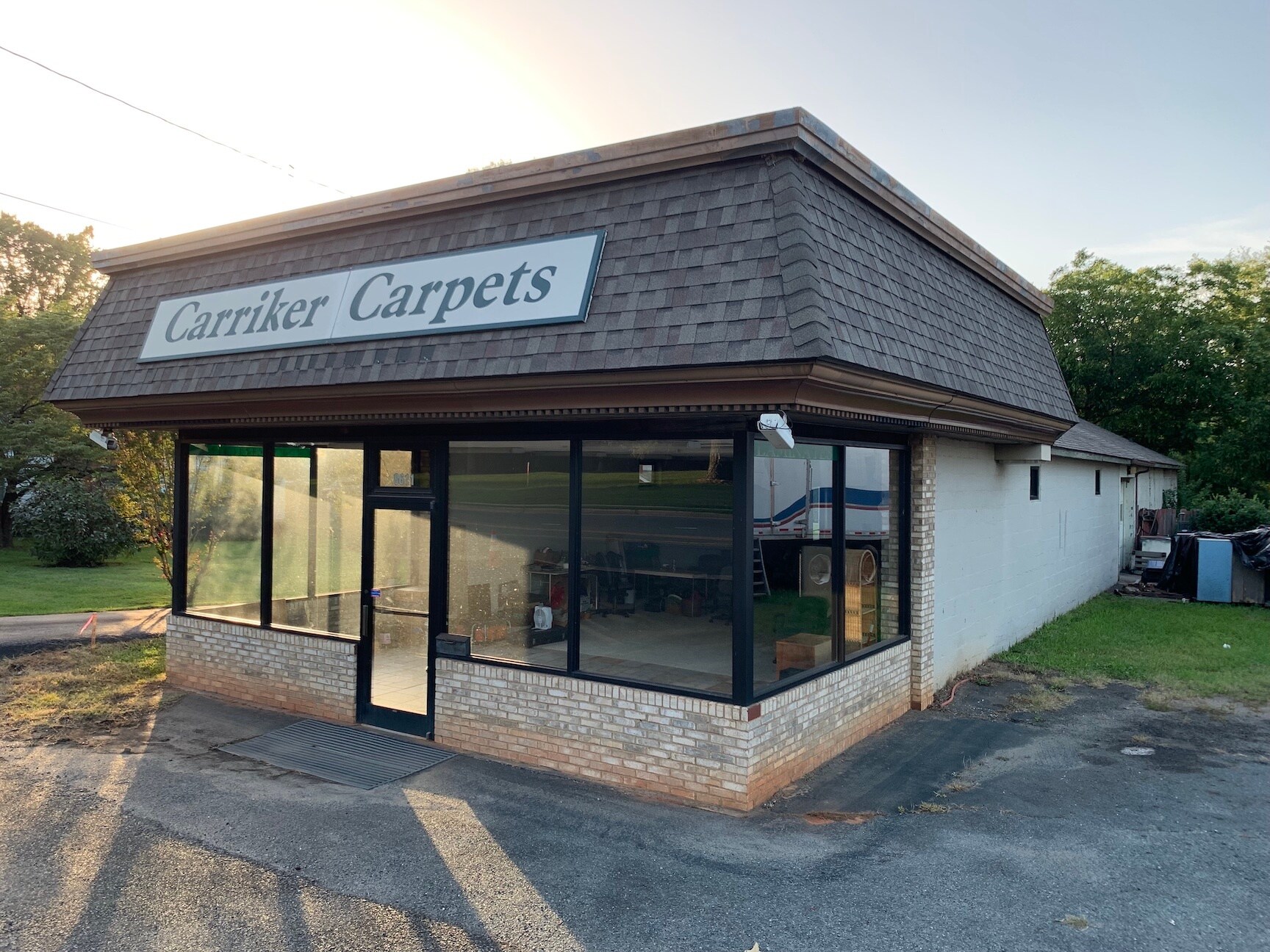 8611 Fairview Rd, Charlotte, NC à louer Photo principale– Image 1 sur 6