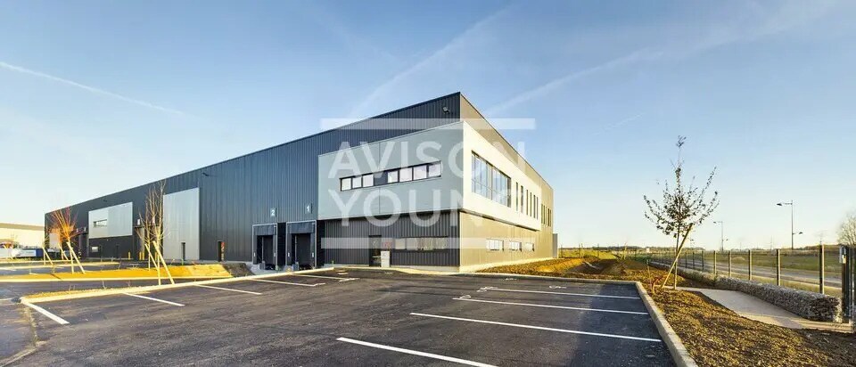 Local d’activités dans Brie-Comte-Robert à louer - Photo de l’immeuble – Image 3 sur 3