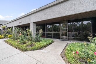 21250 Califa St, Woodland Hills, CA à louer Photo de l’immeuble– Image 1 sur 9