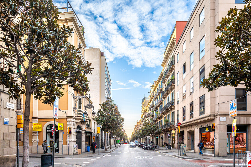 Carrer Gran De Gràcia, 118, Barcelone, Barcelona à louer - Photo de l’immeuble – Image 2 sur 2