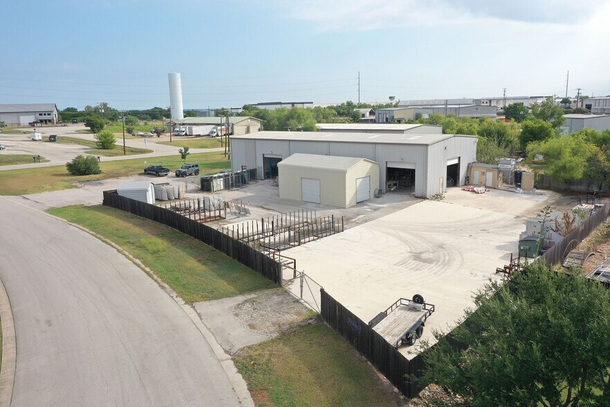 455 Commercial Dr, Buda, TX à vendre - Photo de l’immeuble – Image 3 sur 6