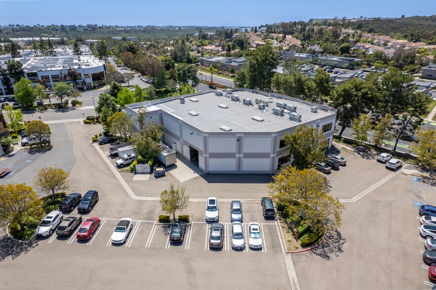 2320 Cousteau Ct, Vista, CA à louer - Photo de l’immeuble – Image 1 sur 6