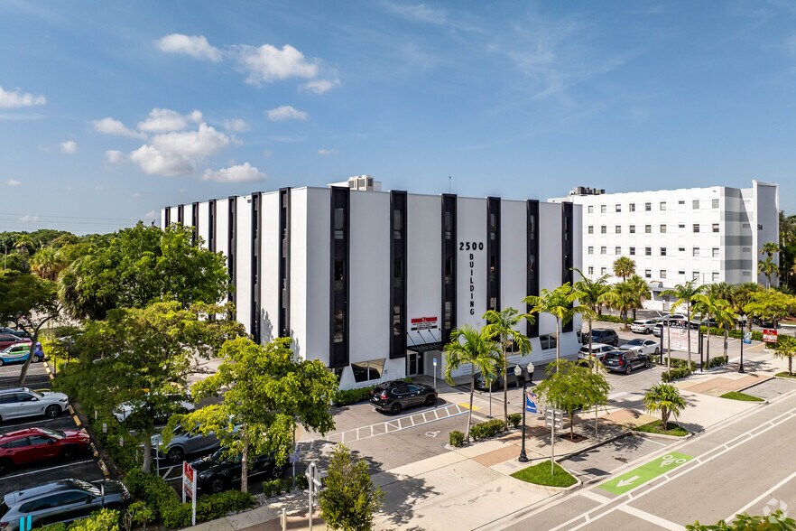 2500 Hollywood Blvd, Hollywood, FL à louer - Photo de l’immeuble – Image 3 sur 10