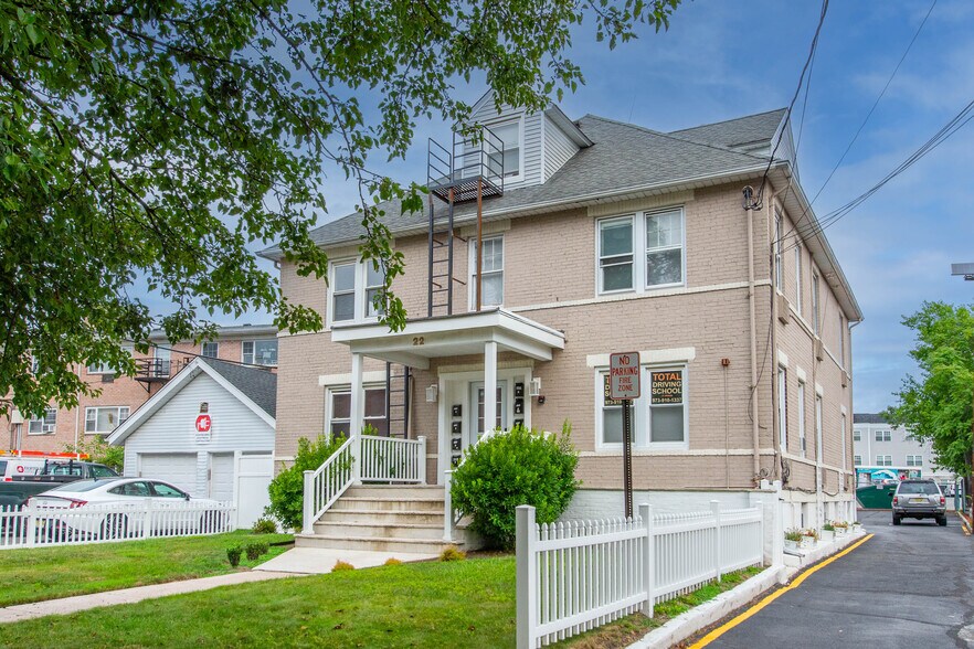22 E Quackenbush Ave, Dumont, NJ à vendre - Photo de l’immeuble – Image 2 sur 20