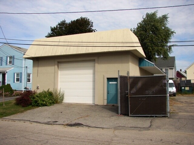 9 Drowne St, Cranston, RI à vendre - Photo de l’immeuble – Image 2 sur 7